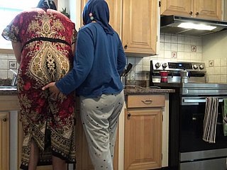 Echtes arabisches Lesbenpaar in Marseille