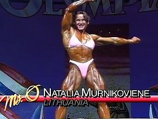 纳塔利娅·穆尼科维恩（Natalia Murnikoviene）！任务不可能的特工错过腿！