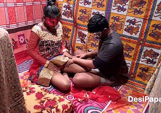Hot Indian bhabhi fucked uncompromisingly estimated coition in sari wide of devar