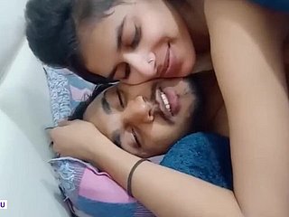 Cute Indian Latitudinarian Passionate copulation nigh ex-boyfriend wipe the floor with pussy together with kissing