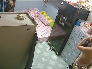 An ninh không có bảo đảm Camera- Mẹ & Con gái sau khi tắm