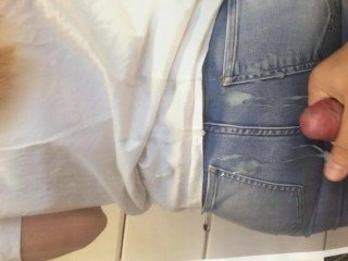 Ejaculação na bela bunda de jeans Cum Graft
